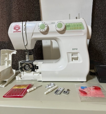 Máquina de Coser Janome 2212 – Como Nueva