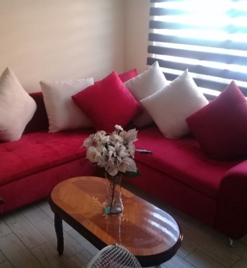 SALA BRITANY NUEVA MODULAR CON 11 COJINES, PATAS DE ALUMINIO EN BUEN ESTADO